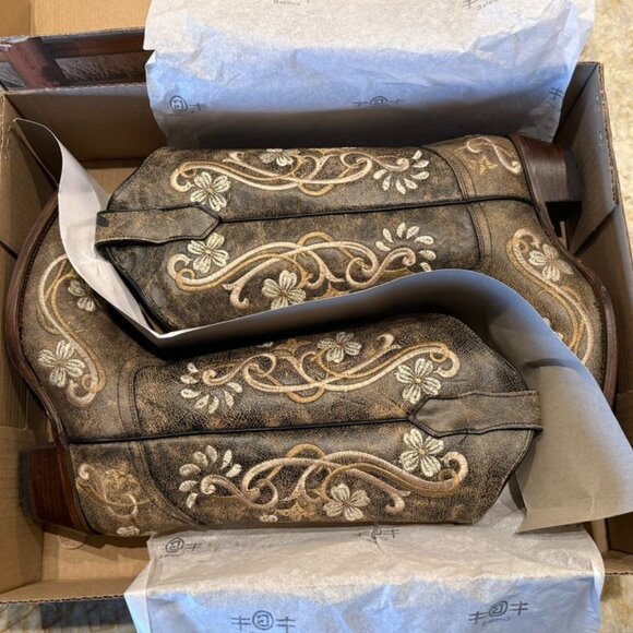 Circle G Black Multi Color Floral Embroidered Boots NWT Size 7 - Picture 3 of 10